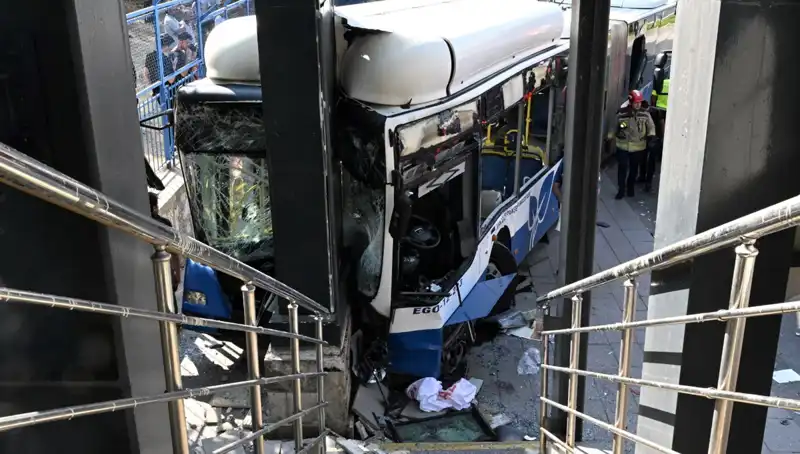 Ankara'da Belediye Otobüsü Kaza Yaptı: Biri Ağır 27 Kişi Yaralandı
