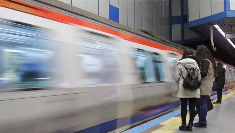Taksim Metro İstasyonu Neden Bugün Kapalı? İstanbul'da Ulaşımda Fırtına Var!