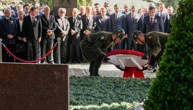 8. Cumhurbaşkanı Turgut Özal, Mezarı Başında Anıldı: Anılar Yeniden Canlandı