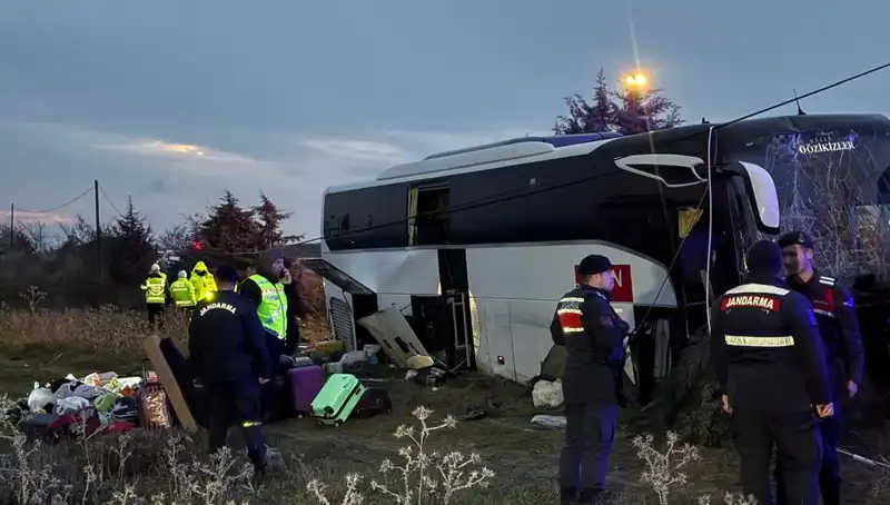 Çanakkale'de Kontrolden Çıkan Otobüs Sharampon Uçtu: 37 Yaralı!