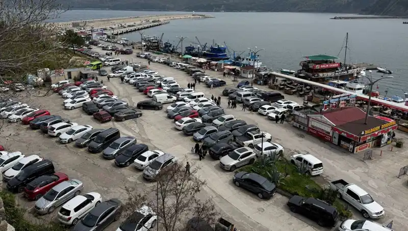 Bayramda Tatil Cenneti: İlçeye 4 Günde 14 Bin 600 Araç Girişi