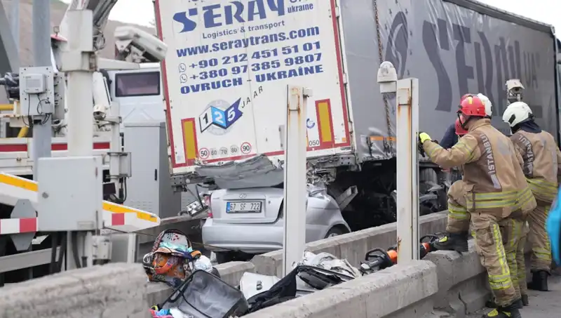 Bayram Tatilinde Türkiye'de 72 Kişi Trafik Kazalarında Hayatını Kaybetti