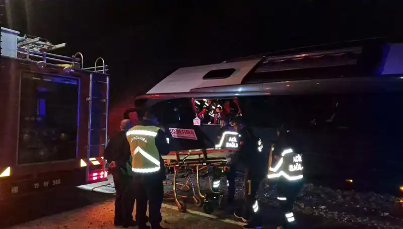 Festival Dönüşünde Feci Kaza: 23 Yaralı Otobüs Faciası