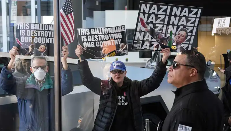 Elon Musk'a Protesto: SpaceX ve Tesla'nın CEO'suna Tepkiler