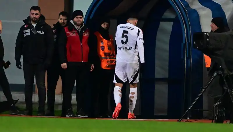Beşiktaş’ın Genç Yıldızı Tayyip Talha, İki Kırmızı Kart Sonrası Özür Diledi!