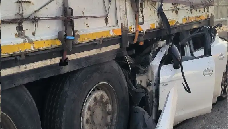 TIR’a Arkadan Dehşet Veren Çarpışma: Korkunç Kaza Anları Görüntülendi