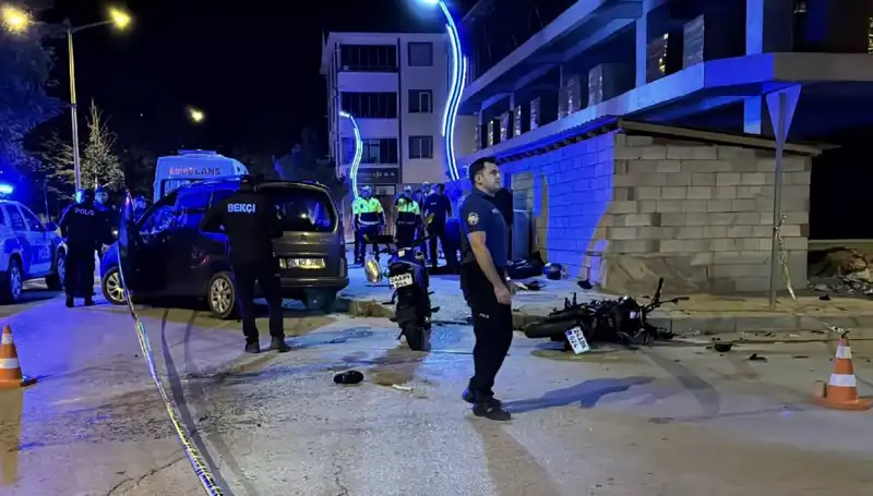 Motosiklet Kazası: Otomobil ile Çarpışan İki Genç Hayatını Kaybetti