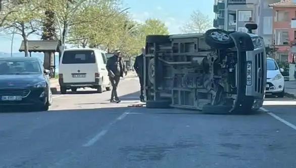 Otomobile Çarpan Araç Kaza Sonucu Yan Yattı: Şok Edici Anlar