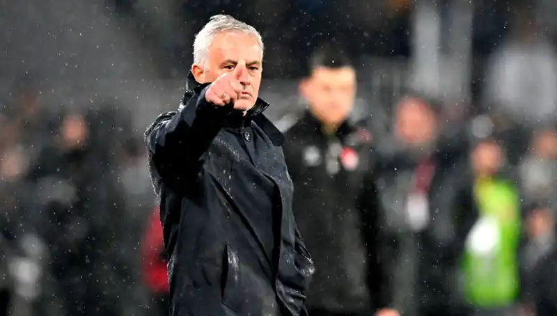 Mourinho'nun İki Yıldız Transfer Hedefi: İngiltere'de Gizli Görüşme