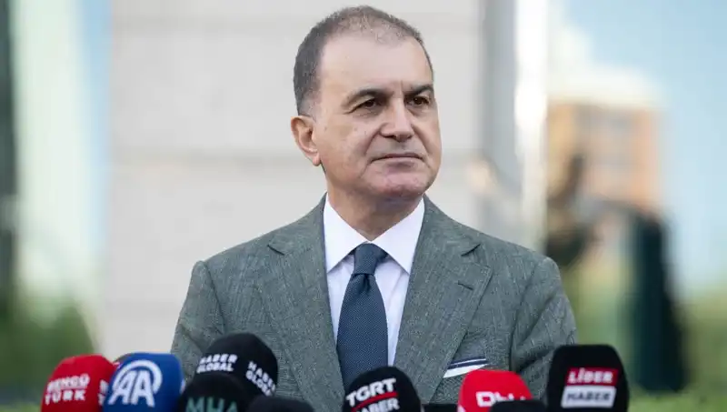 Ömer Çelik'ten Özel'e Sert Tepki: "Demokratik Alanı Tehdit Eden Sözler Yok Hükmündedir"