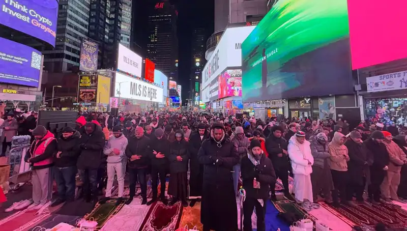 New York Times Meydanı’nda Geleneksel Teravih Namazı Heyecanı