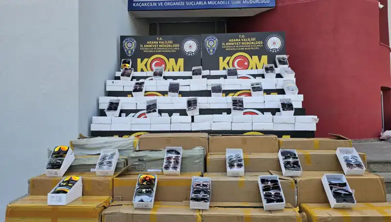 Adana'da Tarihi Kaçakçı Operasyonu: 12 Bin Güneş Gözlüğü Ele Geçirildi