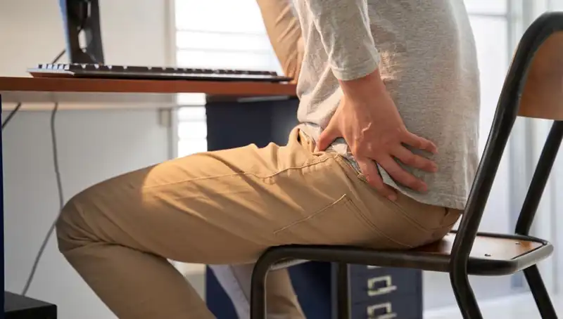 Kalça Ağrısı Neden Bağırsak Kanserini Gizleyebilir? Doktorların Gözden Kaçırdığı Belirtiler