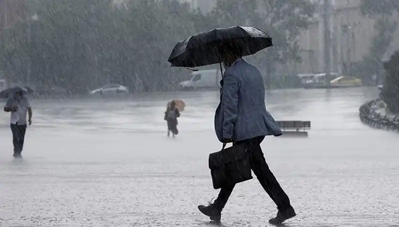 Meteoroloji Uyardı: Ülke Genelinde Sağanak Yağışlar ve Kuvvetli Fırtına Bekleniyor