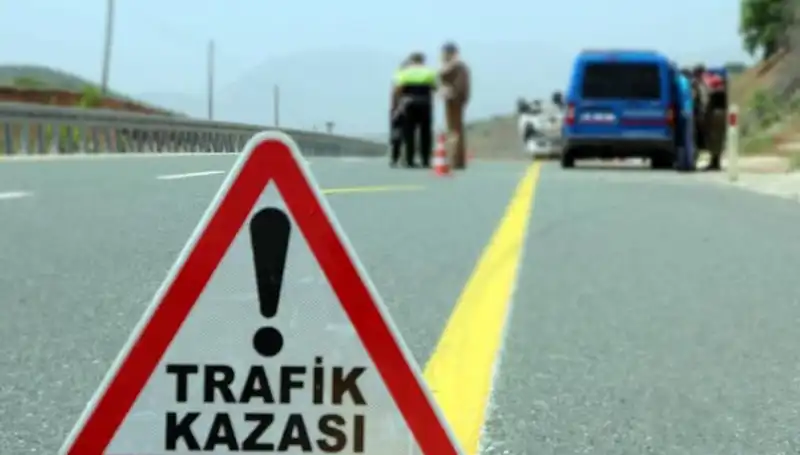 Otomobil ve Kamyon Çarpışması: Kaza Yerinden Şok Edici Görüntüler Geldi