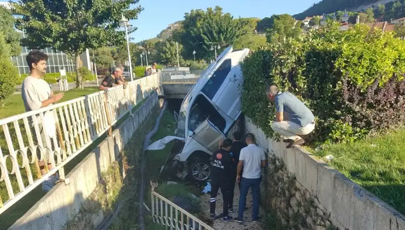 Muğla’da Direksiyon Kırınca Kaza Yapan Sürücünün Hikayesi