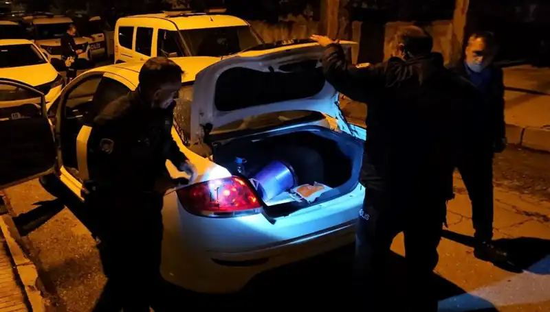Polisten Kaçarken Yakalandı: Şok Edici Ceza 7 Yıl Ehliyetine El Koyuldu!