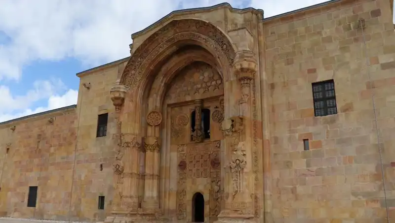Divriği Ulu Camii ve Darüşşifası: Tarihin Kapıları  Açıldı