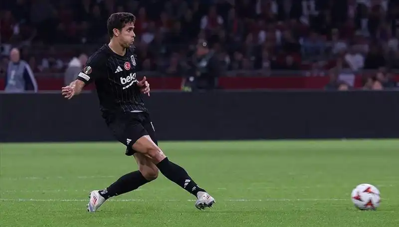 Beşiktaş'ta Derbi Öncesi Stoper Hattında Kötü Gelişmeler