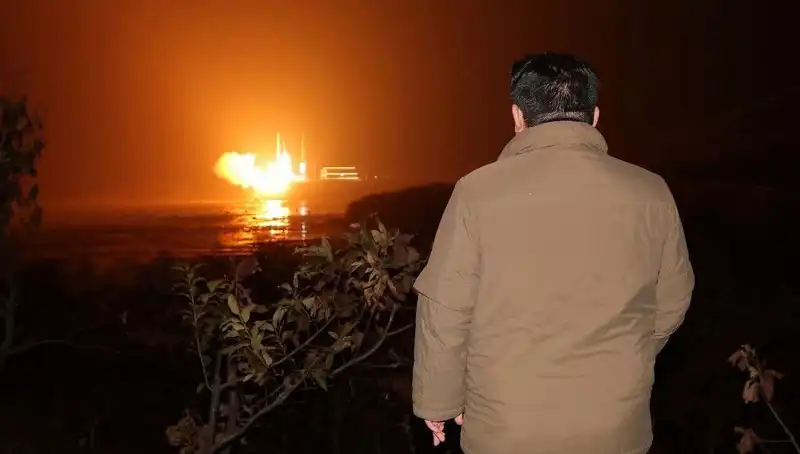 Kuzey Kore'nin Silah Programının Bedelini Kim Ödüyor?