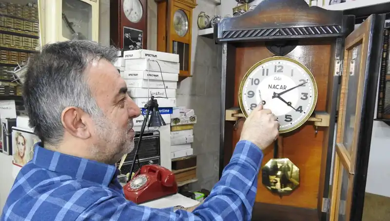 Tarihe Tanıklık Eden Saatler: 10 Metrekarelik Dükkanın Sırları