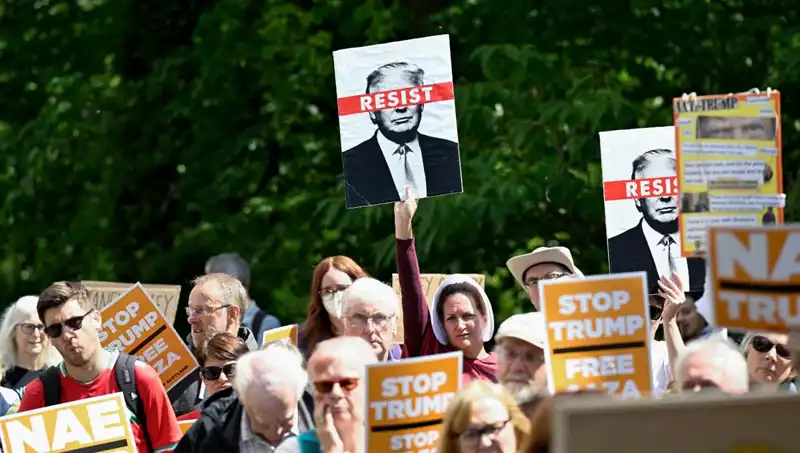 Trump'ın İskoçya Ziyareti Protestolarla Başladı: Golf Arenasında Gergin Anlar