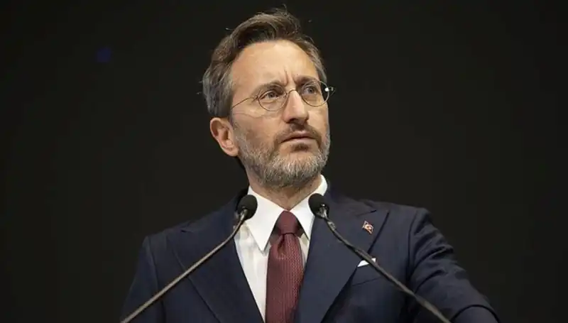 Fahrettin Altun, Özgür Özel'in Açıklamalarını Sert Bir Dille Yere Geri Aldı