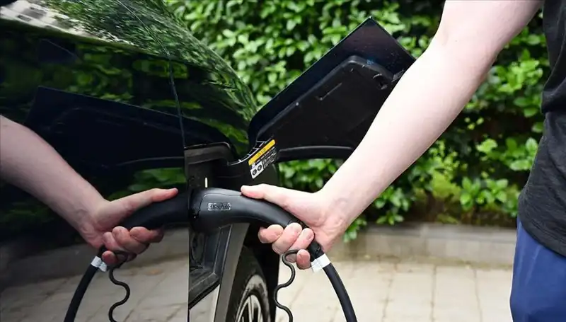 İngiltere, ABD’nin Gümrük Vergilerine Karşı Elektrikli Araç Üreticilerini Destekliyor