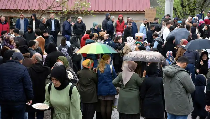 12 Bin Kişilik Dev Bayramlaşma Geleneği: Bir Asırlık Tarih Yeniden Yaşandı