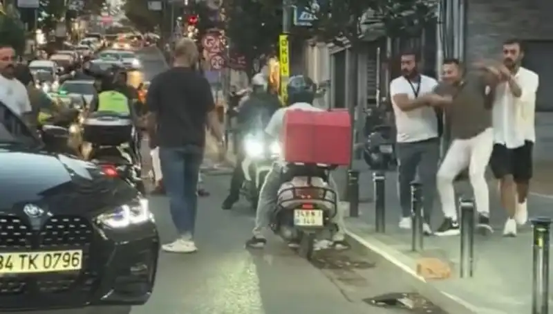 Nişantaşı'nda Yol Verme Kavgası: Sopayla Kadının Üzerine Yürüyen Adamın İfadesi Şaşkınlık Yarattı