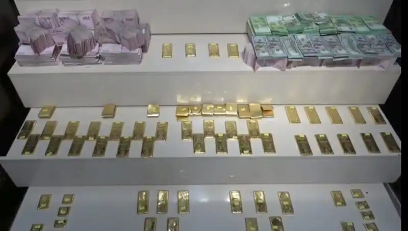 Van Havalimanı'nda Kaçak Altın ve Para Operasyonu: Olayın Detayları!