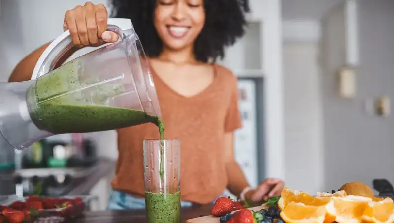 Smoothieler ile Meyve Suyu: Sağlıklı Olan Hangisi? Bir Karşılaştırma