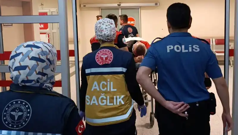 Çarpışan Araçta Dehşet Anları: Polis Ekipleri de Kaza Geçirdi!