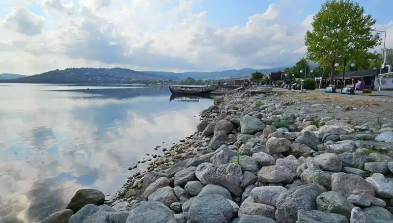 Sapanca Gölü'nde Su Seviyesindeki Düşüş Endişe Veriyor: Nedenleri ve Çözümleri