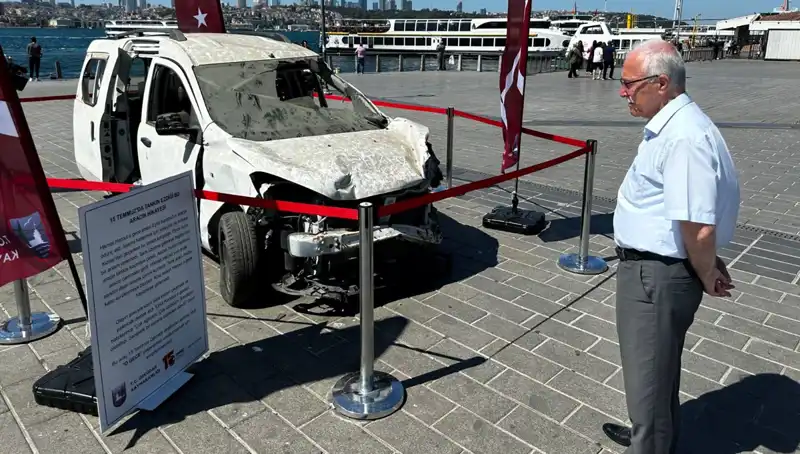 15 Temmuz'un Gözlemlendiği Anlar: Tankın Ezdiği Araçlar Sergileniyor