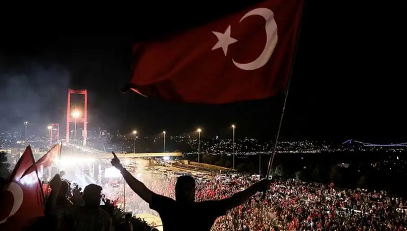 15 Temmuz Destanı Sahneye Taşınıyor: "En Uzun Gece" Külliye'de İzleyiciyle Buluşacak