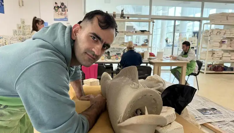 İşitme Engelli Rıfat Can: Azmiyle Tüm Engelleri Aşıyor
