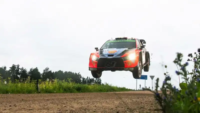 Otomobil Rallisinde Motosporları Dünyasını Sarsan Facia: 2 Seyirci Hayatını Kaybetti
