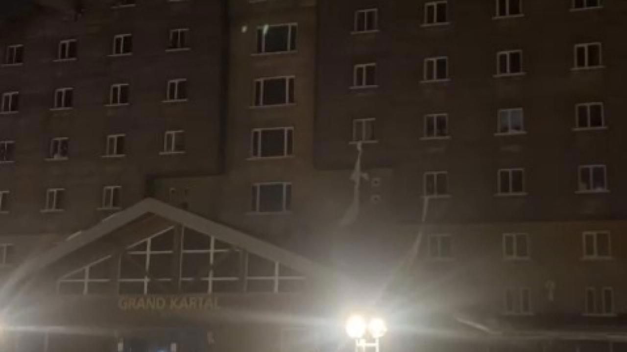 Oteldeki Yangından Çarşaflarla Kurtulanlar