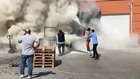 AVM Depolarında Yangın Paniği: Güvenlik Önlemleri Yetersiz mi?