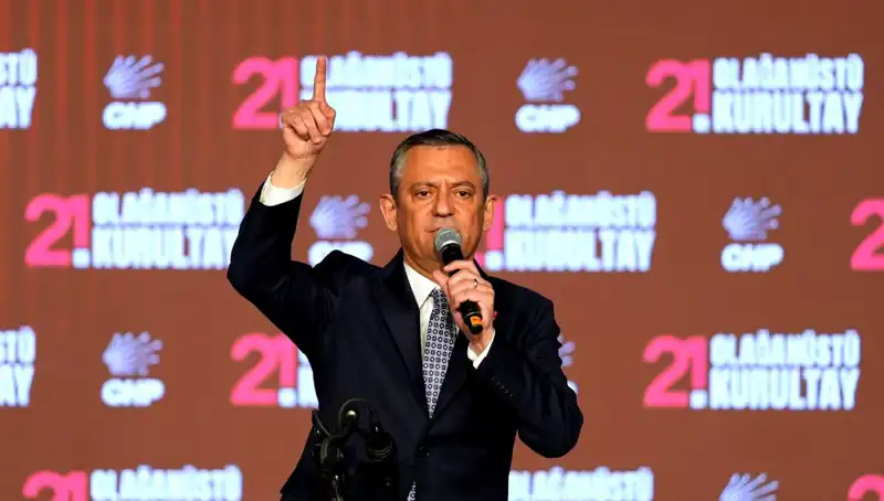 Özgür Özel'in "Cunta" Açıklaması Yargıya Taşınıyor: Siyasi İklim Nasıl Etkileniyor?