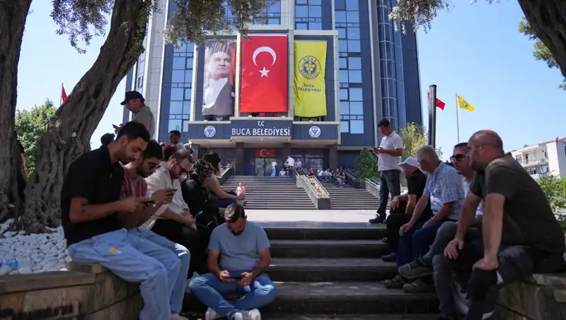 Ücretlerini Alamayan İşçilerin Oturma Eylemi: Bu Ne Anlama Geliyor?