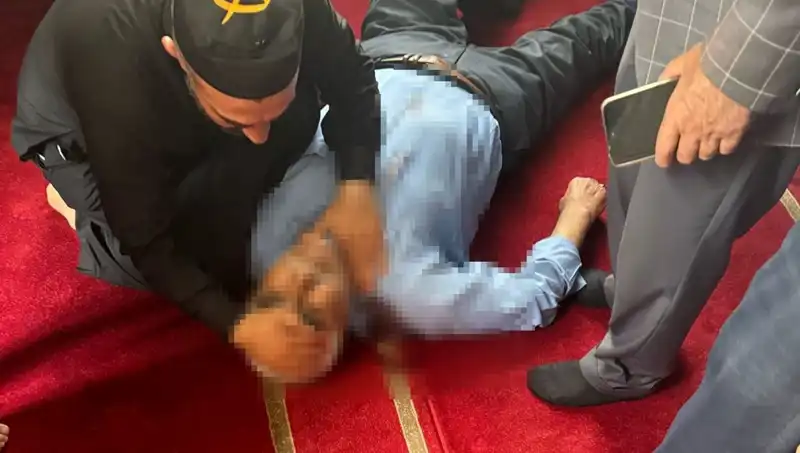 Camide Namaz Kılarken Bıçaklanan Vatandaşın Durumu Kritik