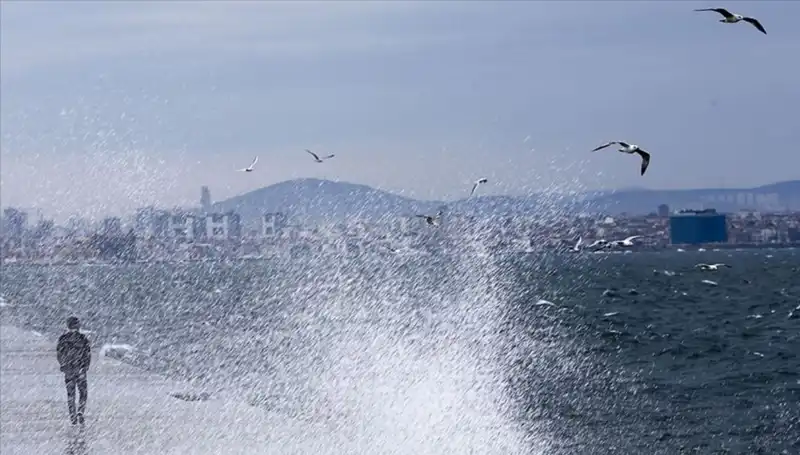 Marmara ve Ege Denizi'nde Kuvvetli Rüzgar Uyarısı: Olumsuz Etkiler Bekleniyor