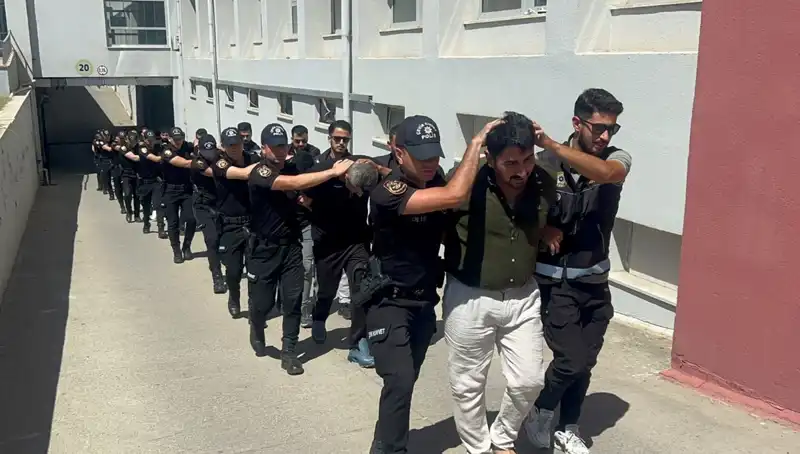 Adana'da 825 Kilo Eroin Ele Geçirildi: 16 Şüpheli Tutuklandı!