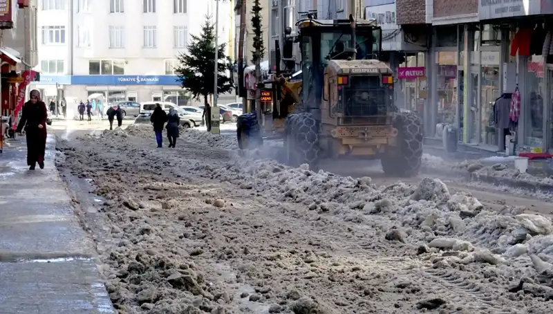 Sarıkamış’ta Kar ve Buz Temizliği: Kış Turizmi İçin Hazırlıklar Başladı