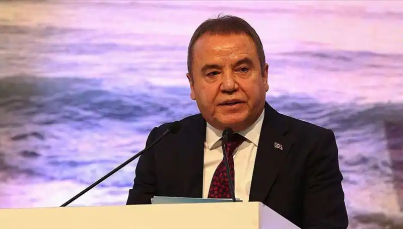 Antalya'nın Seçkin İsmidir: Muhittin Böcek'in Hayatı ve Başarıları