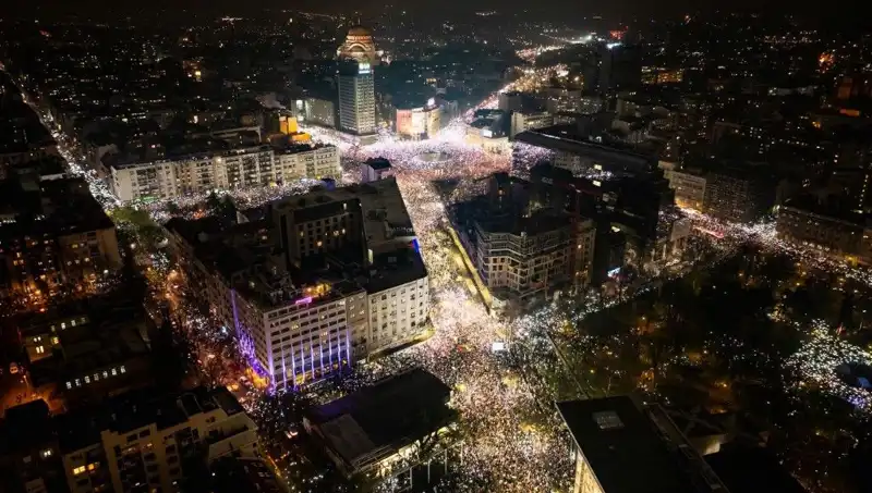 Sırbistan'da Öğrenciler Belgrad Sokaklarını Salladı: Büyük Protesto Gündemde