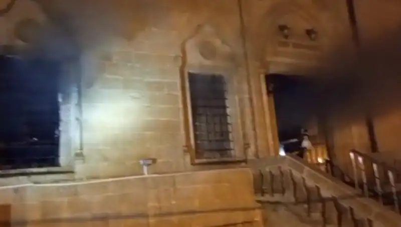 Mardin’deki Tarihi Cami Yangını, Şehirde Şok Etkisi Yarattı