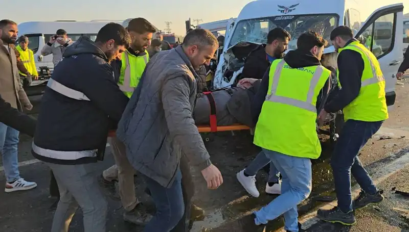 İki İşçi Servisi Kafa Kafa Çarpıştı: Kaza Anı ve Sonrası Şok Edici Detaylar